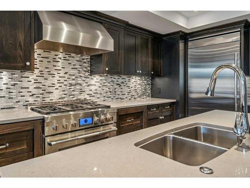 2528 2 Avenue Nw, Calgary, AB - Indoor Photo Showing Kitchen With Double Sink With Upgraded Kitchen