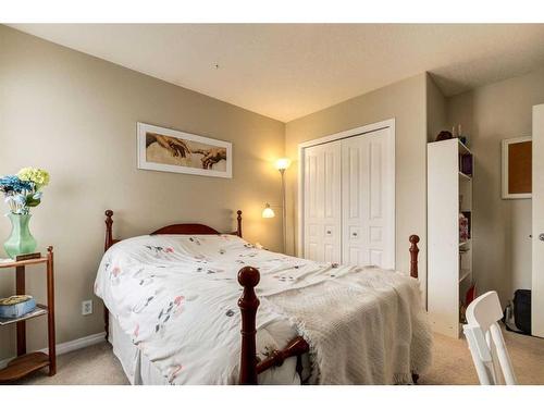 122 Royal Birch Rise Nw, Calgary, AB - Indoor Photo Showing Bedroom