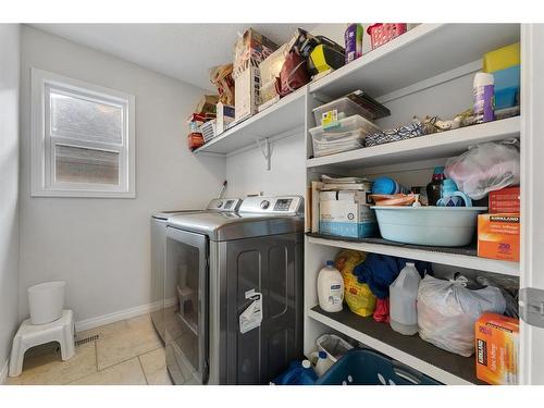 104 Saddlecrest Green Ne, Calgary, AB - Indoor Photo Showing Laundry Room