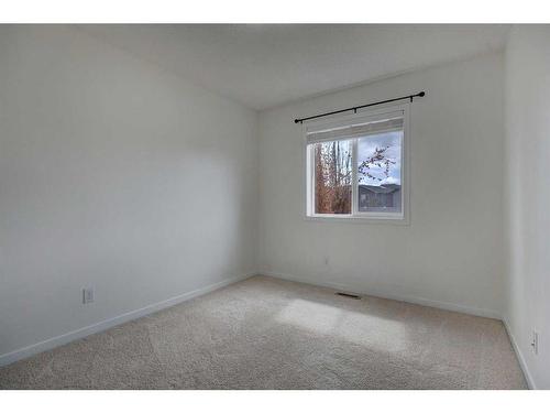 220 Autumn Green Se, Calgary, AB - Indoor Photo Showing Other Room