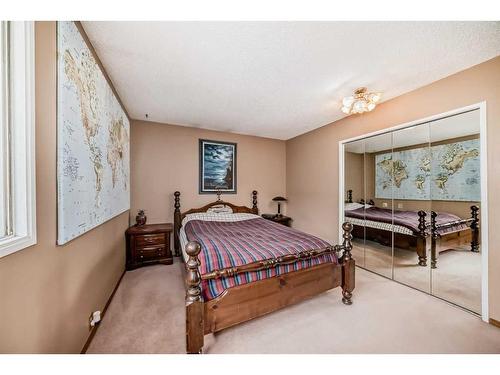 5555 Madigan Drive Ne, Calgary, AB - Indoor Photo Showing Bedroom