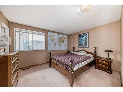 5555 Madigan Drive Ne, Calgary, AB - Indoor Photo Showing Bedroom