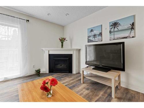 201-140 26 Avenue Nw, Calgary, AB - Indoor Photo Showing Bedroom