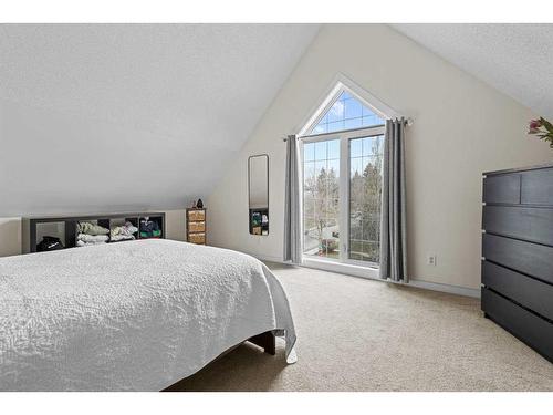 201-140 26 Avenue Nw, Calgary, AB - Indoor Photo Showing Bedroom