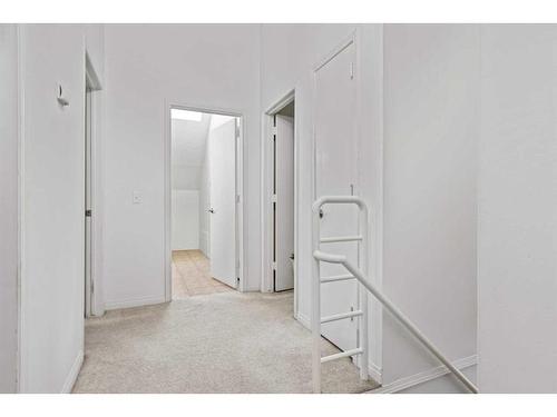 201-140 26 Avenue Nw, Calgary, AB - Indoor Photo Showing Bathroom