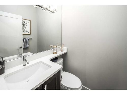 1404 29 Street Sw, Calgary, AB - Indoor Photo Showing Bathroom