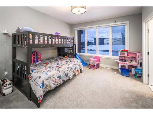 1404 29 Street Sw, Calgary, AB - Indoor Photo Showing Bedroom