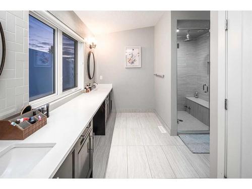 1404 29 Street Sw, Calgary, AB - Indoor Photo Showing Bathroom