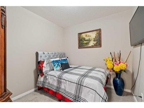 201-30 Mahogany Mews Se, Calgary, AB - Indoor Photo Showing Bedroom