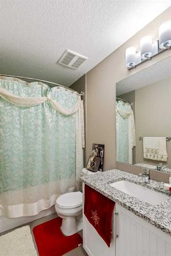 201-30 Mahogany Mews Se, Calgary, AB - Indoor Photo Showing Bathroom