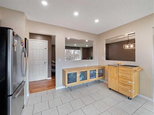 960 Bracewood Rise Sw, Calgary, AB - Indoor Photo Showing Other Room