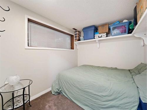 960 Bracewood Rise Sw, Calgary, AB - Indoor Photo Showing Bedroom