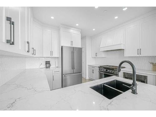 492 Muirfield Crescent, Lyalta, AB - Indoor Photo Showing Kitchen With Double Sink With Upgraded Kitchen