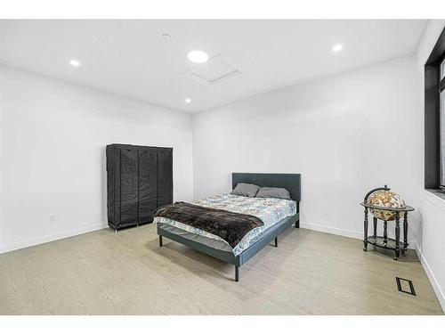 492 Muirfield Crescent, Lyalta, AB - Indoor Photo Showing Bedroom