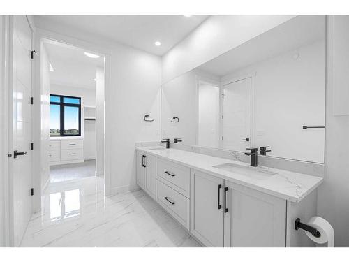 492 Muirfield Crescent, Lyalta, AB - Indoor Photo Showing Bathroom