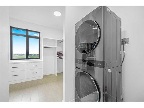 492 Muirfield Crescent, Lyalta, AB - Indoor Photo Showing Laundry Room