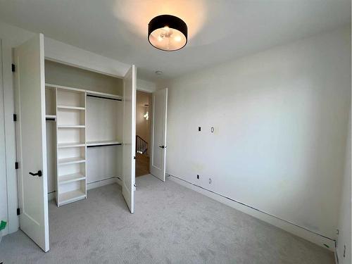 704 26 Avenue Nw, Calgary, AB - Indoor Photo Showing Other Room
