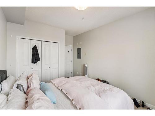 1320-1140 Taradale Drive Ne, Calgary, AB - Indoor Photo Showing Bedroom