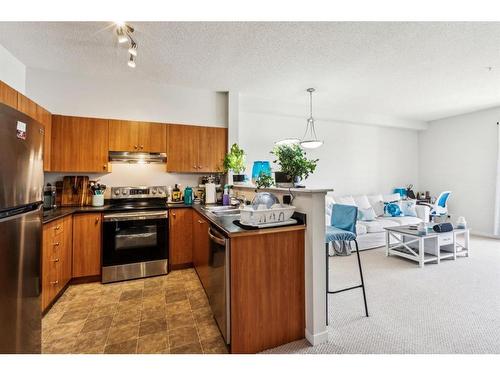 1320-1140 Taradale Drive Ne, Calgary, AB - Indoor Photo Showing Kitchen