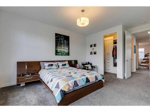4516 32 Avenue Sw, Calgary, AB - Indoor Photo Showing Bedroom