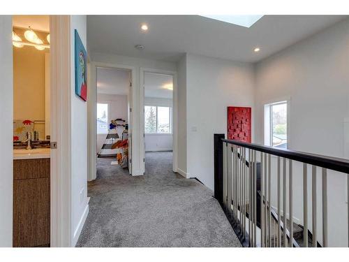 4516 32 Avenue Sw, Calgary, AB - Indoor Photo Showing Other Room