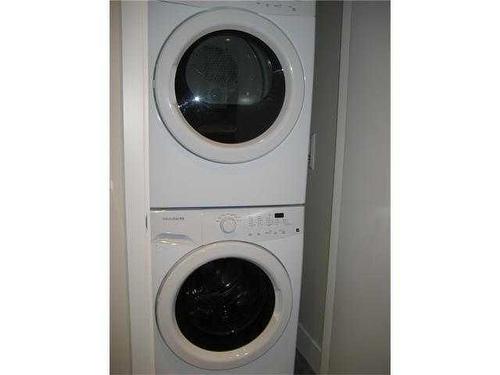 305-560 6 Avenue Se, Calgary, AB - Indoor Photo Showing Laundry Room