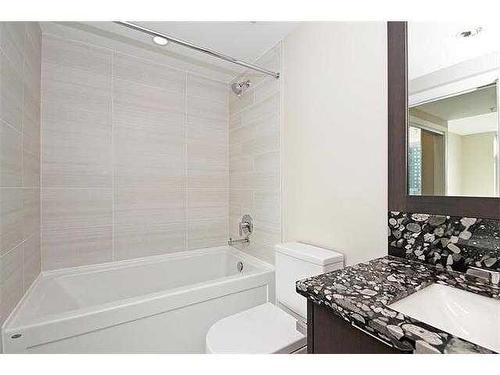 305-560 6 Avenue Se, Calgary, AB - Indoor Photo Showing Bathroom