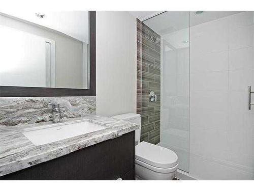 305-560 6 Avenue Se, Calgary, AB - Indoor Photo Showing Bathroom