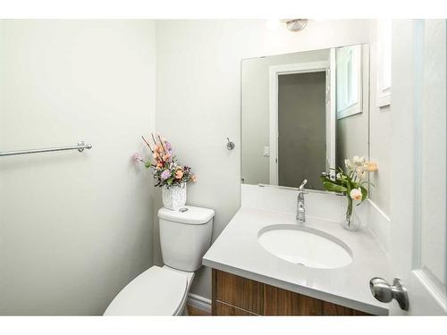 70-630 Sabrina Road Sw, Calgary, AB - Indoor Photo Showing Bathroom