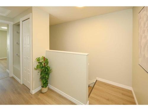 70-630 Sabrina Road Sw, Calgary, AB - Indoor Photo Showing Other Room