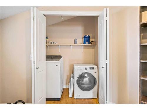 419-649 Marsh Road Ne, Calgary, AB - Indoor Photo Showing Laundry Room