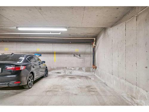 419-649 Marsh Road Ne, Calgary, AB - Indoor Photo Showing Garage