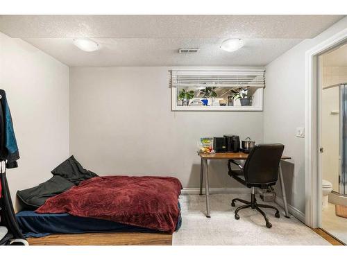 54 Dover Mews Se, Calgary, AB - Indoor Photo Showing Bedroom