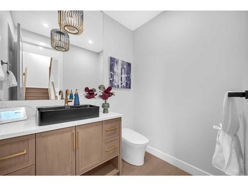 49 Rockhaven Green Nw, Calgary, AB - Indoor Photo Showing Bathroom