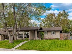 844 Cannell Road SW Calgary, AB T2W 1T4