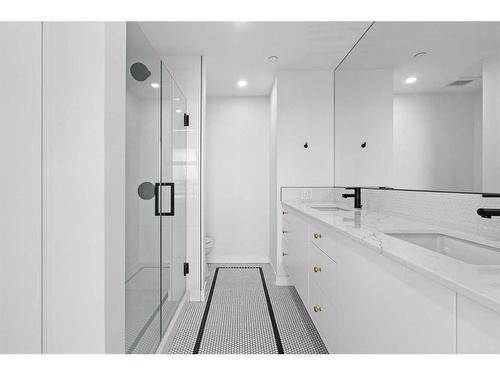 215-8445 Broadcast Avenue Sw, Calgary, AB - Indoor Photo Showing Bathroom