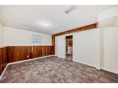 32 Penrith Place Se, Calgary, AB - Indoor Photo Showing Other Room