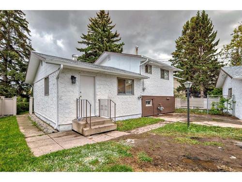 32 Penrith Place Se, Calgary, AB - Outdoor