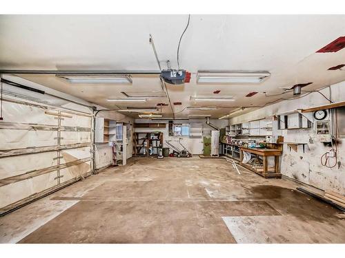 32 Penrith Place Se, Calgary, AB - Indoor Photo Showing Garage