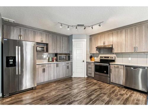 33 Applecrest Crescent Se, Calgary, AB - Indoor Photo Showing Kitchen