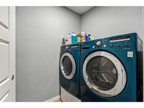 33 Applecrest Crescent Se, Calgary, AB - Indoor Photo Showing Laundry Room