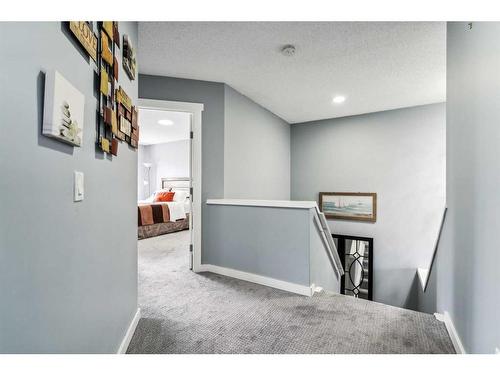 33 Applecrest Crescent Se, Calgary, AB - Indoor Photo Showing Other Room
