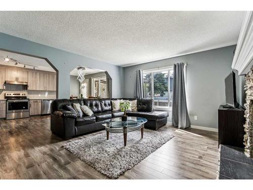 33 Applecrest Crescent Se, Calgary, AB - Indoor Photo Showing Other Room