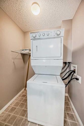 303-369 Rocky Vista Park Nw, Calgary, AB - Indoor Photo Showing Laundry Room