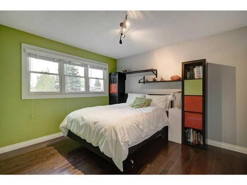143 Parkview Green Se, Calgary, AB - Indoor Photo Showing Bedroom