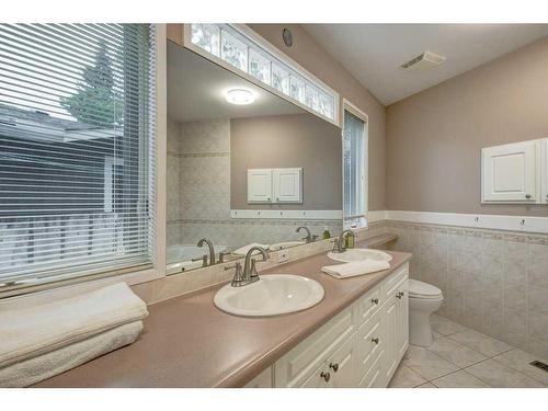143 Parkview Green Se, Calgary, AB - Indoor Photo Showing Bathroom