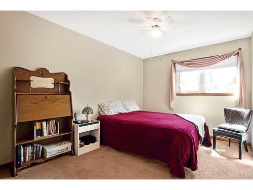 95 Macewan Meadow Crescent Nw, Calgary, AB - Indoor Photo Showing Bedroom