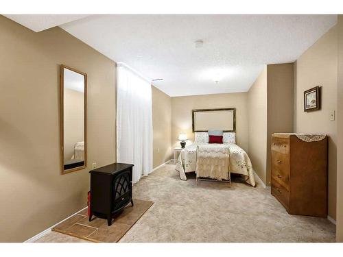 95 Macewan Meadow Crescent Nw, Calgary, AB - Indoor Photo Showing Bedroom