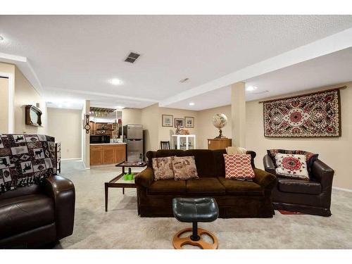 95 Macewan Meadow Crescent Nw, Calgary, AB - Indoor Photo Showing Living Room