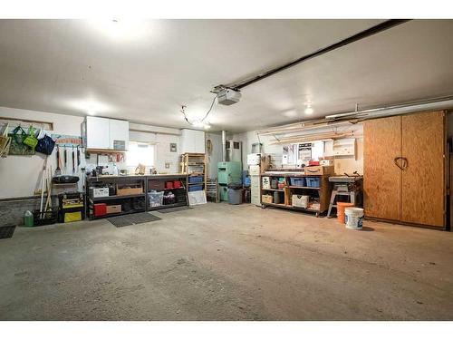 95 Macewan Meadow Crescent Nw, Calgary, AB - Indoor Photo Showing Garage